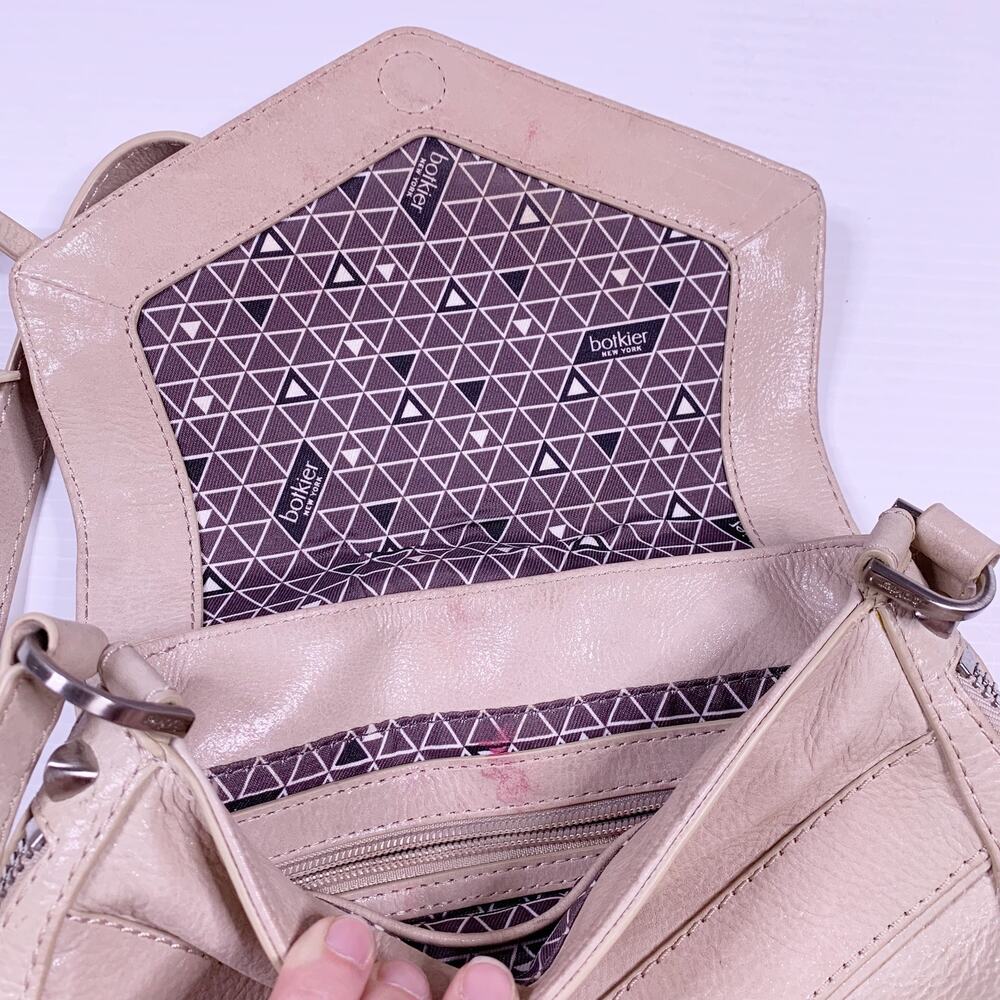 Botkier Trigger Saddle Crossbody Leather Bag Blush Pink Beige Stud 37730470 - Picture 8 of 11